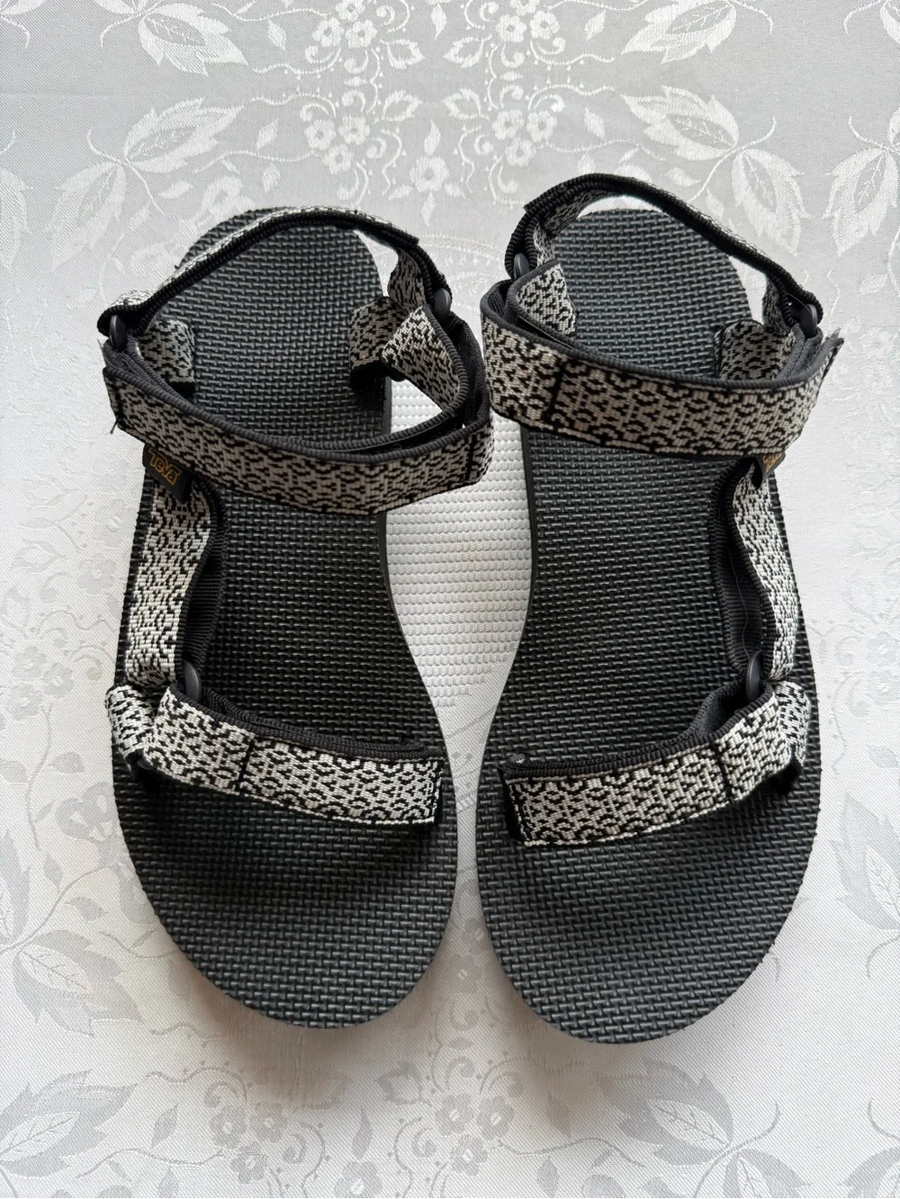 Teva Midform Black/White Boho Geometric Patterned Strap Sandals Women’s Size 8